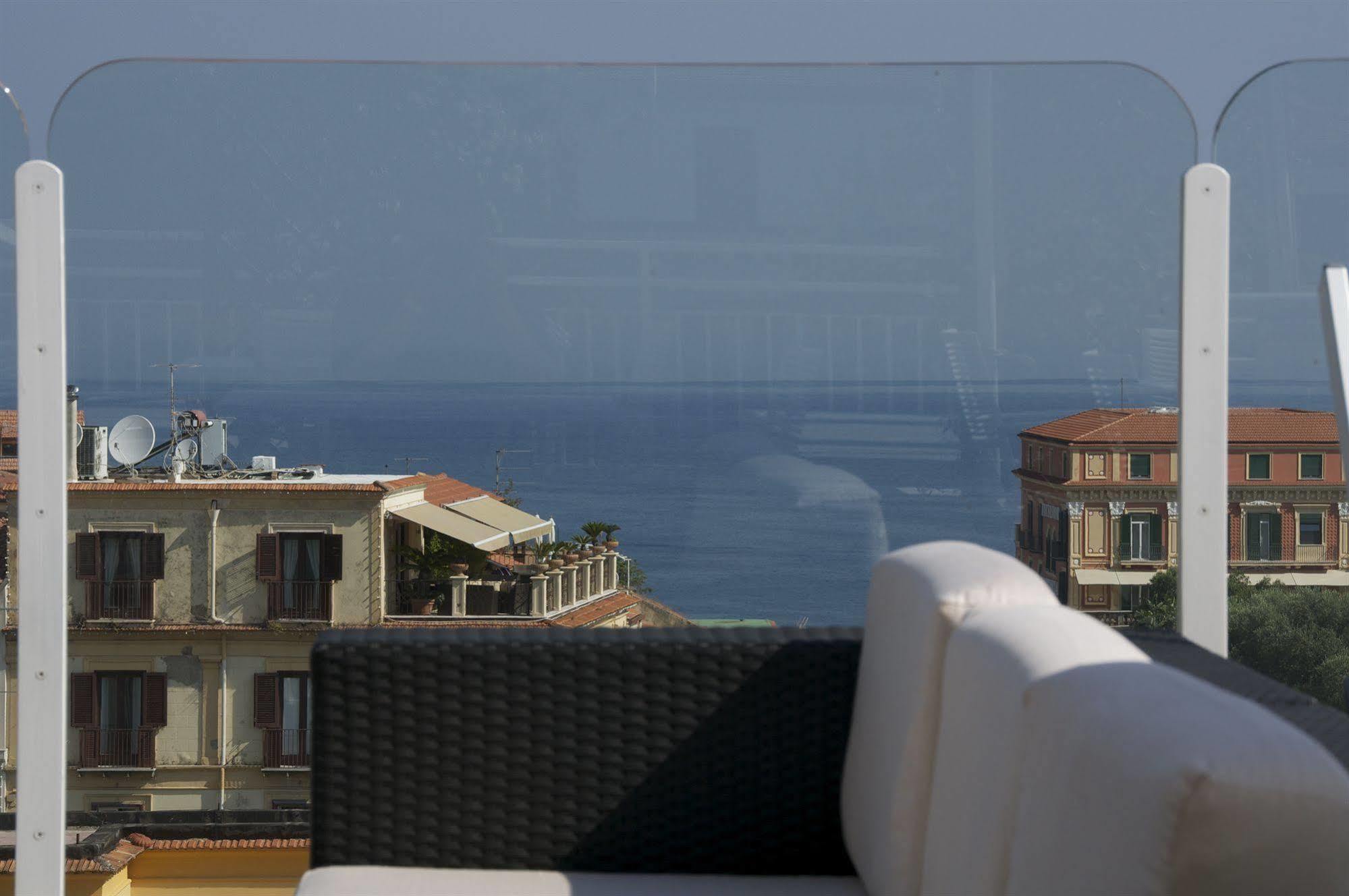 Hotel Plaza Sorrento Bagian luar foto