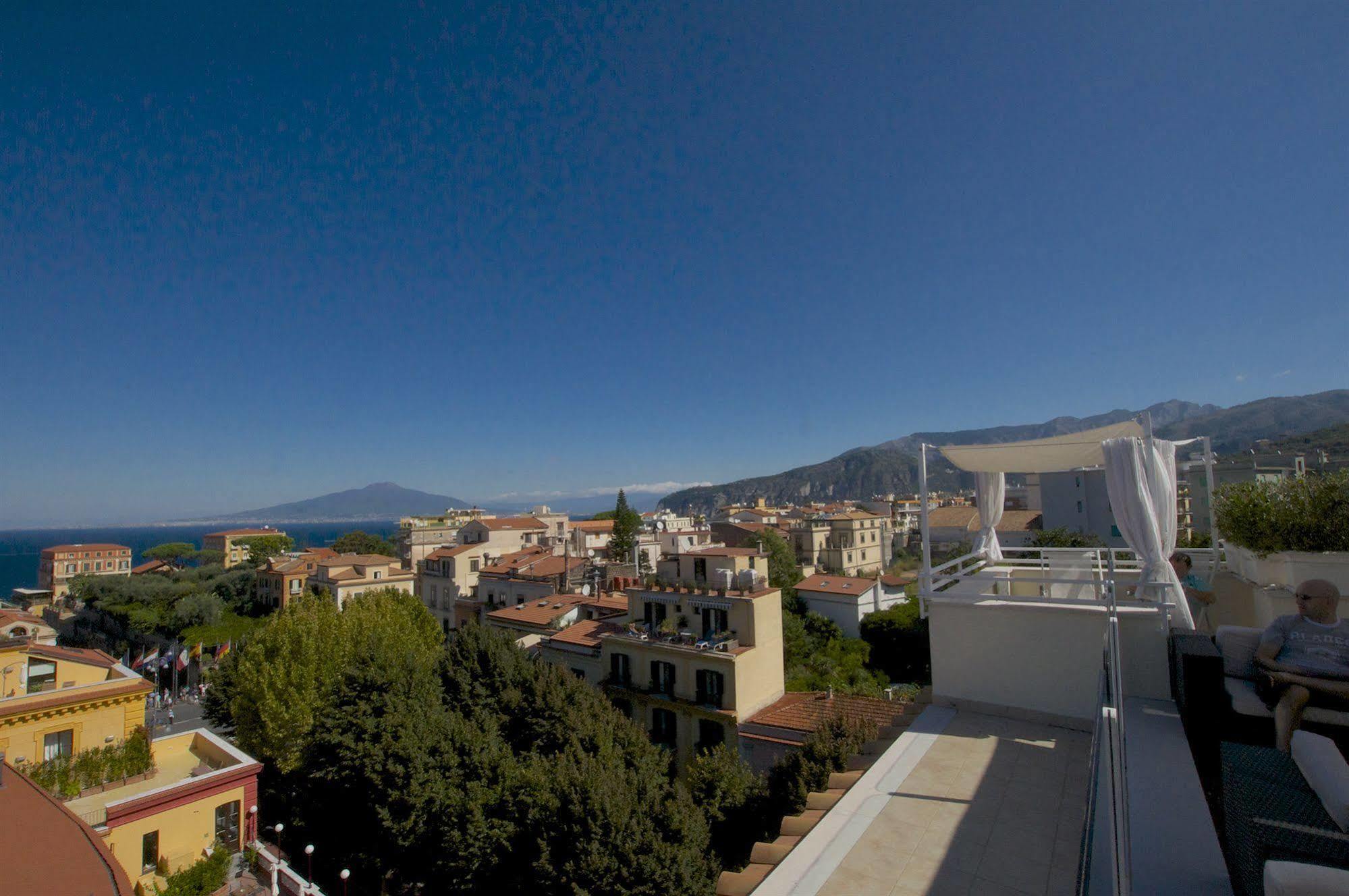 Hotel Plaza Sorrento Bagian luar foto