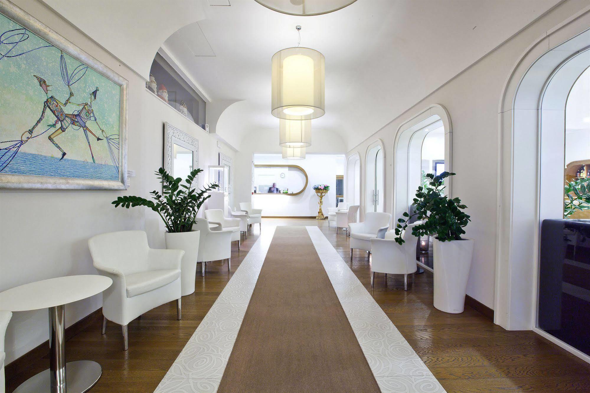 Hotel Plaza Sorrento Bagian luar foto