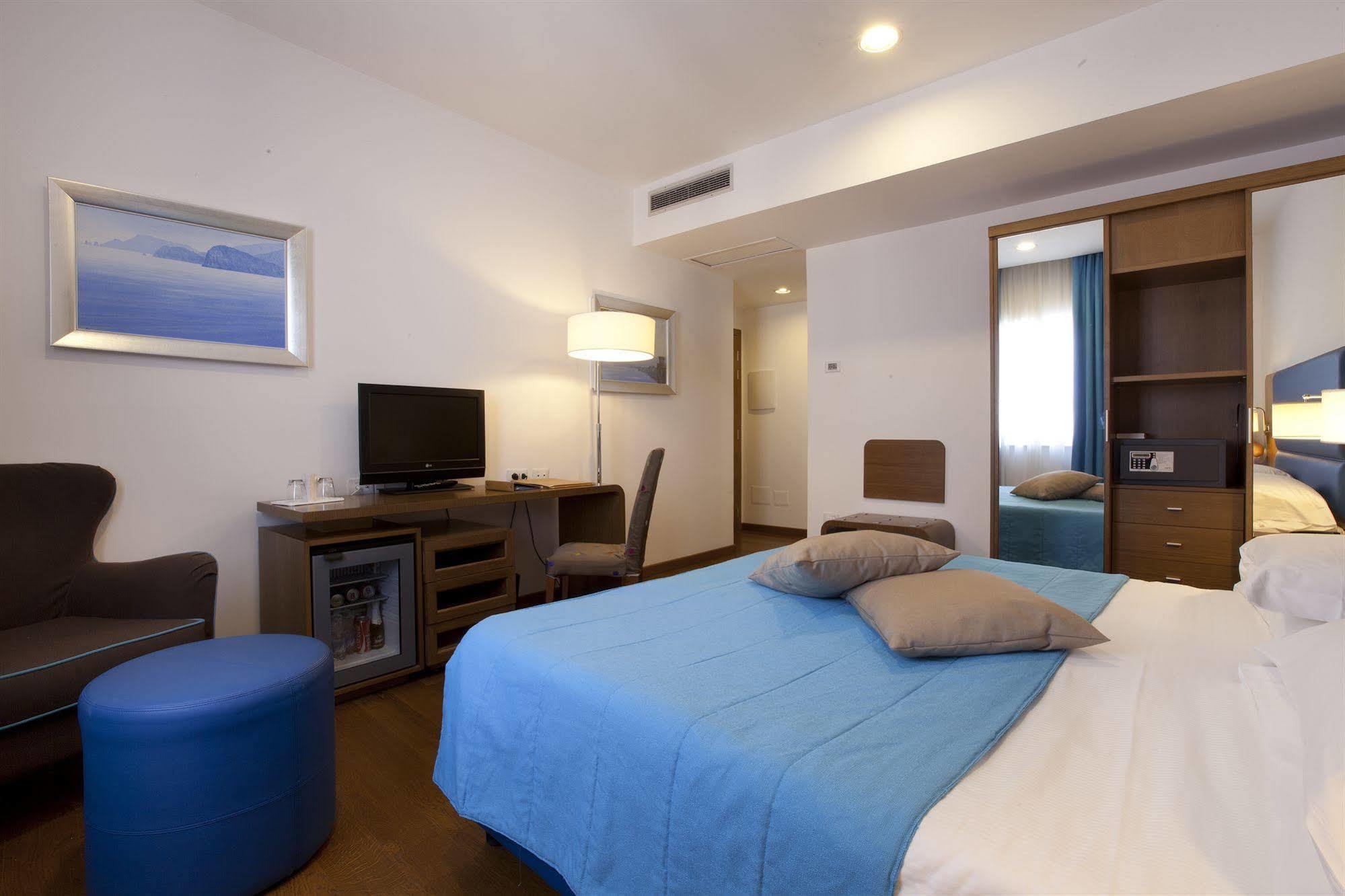 Hotel Plaza Sorrento Bagian luar foto