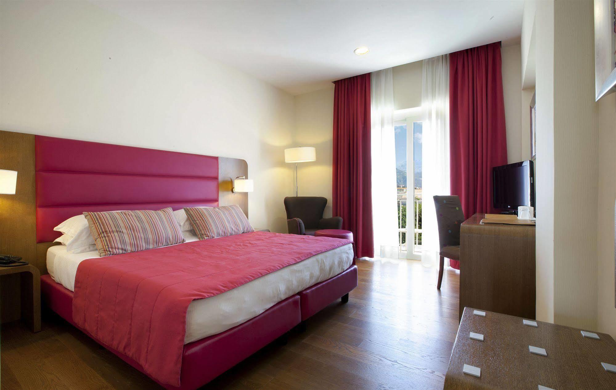 Hotel Plaza Sorrento Bagian luar foto