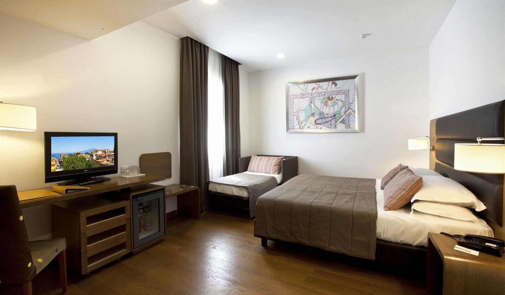 Hotel Plaza Sorrento Bagian luar foto