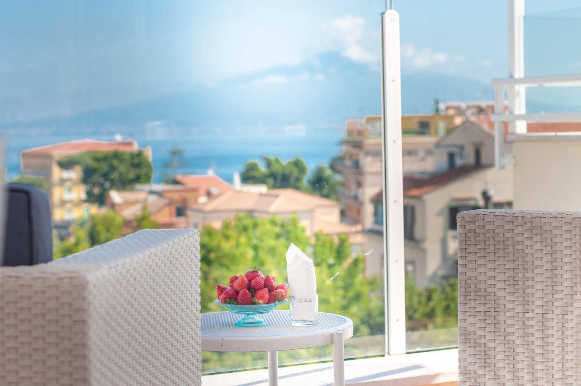 Hotel Plaza Sorrento Bagian luar foto
