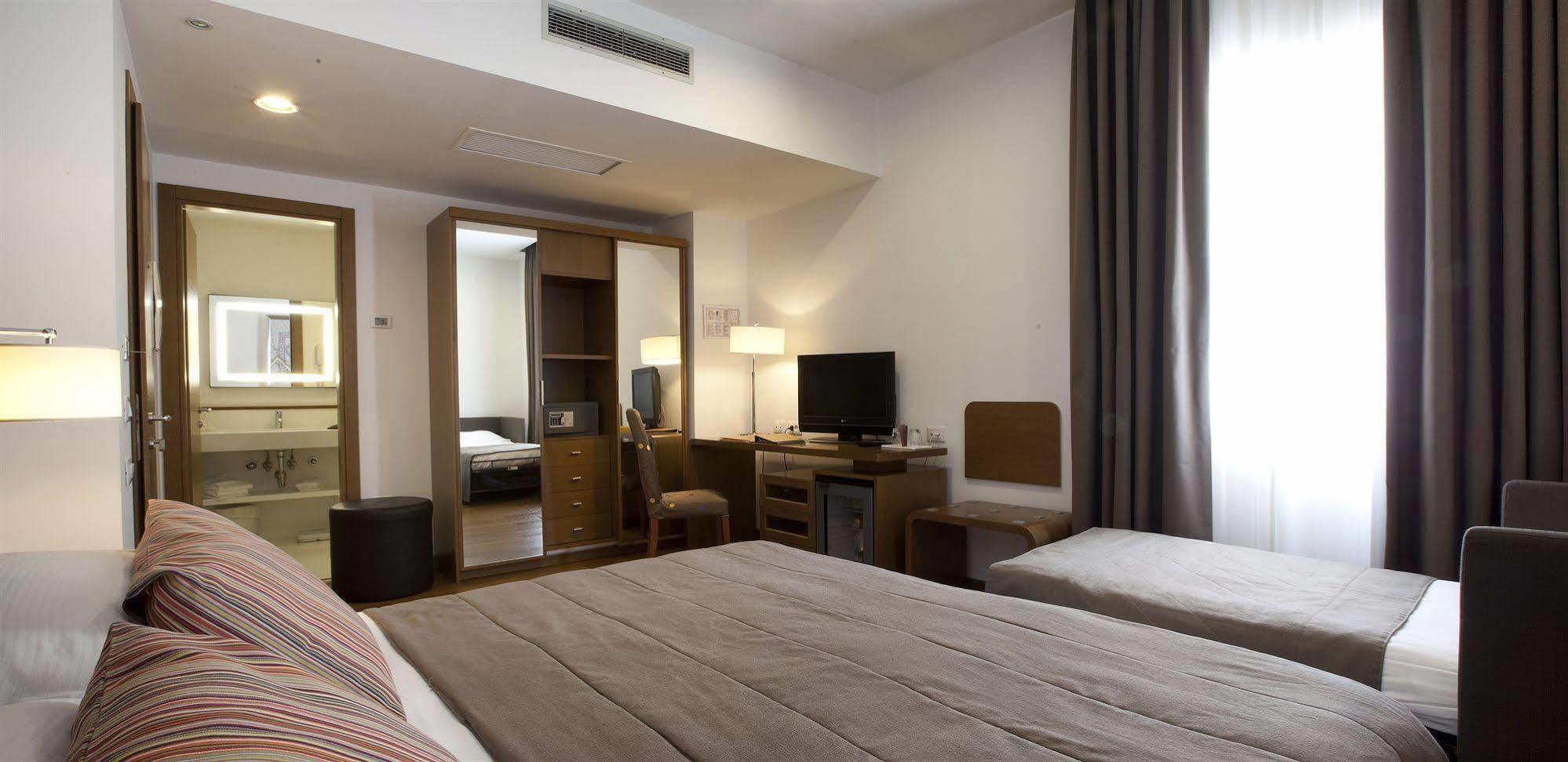 Hotel Plaza Sorrento Bagian luar foto
