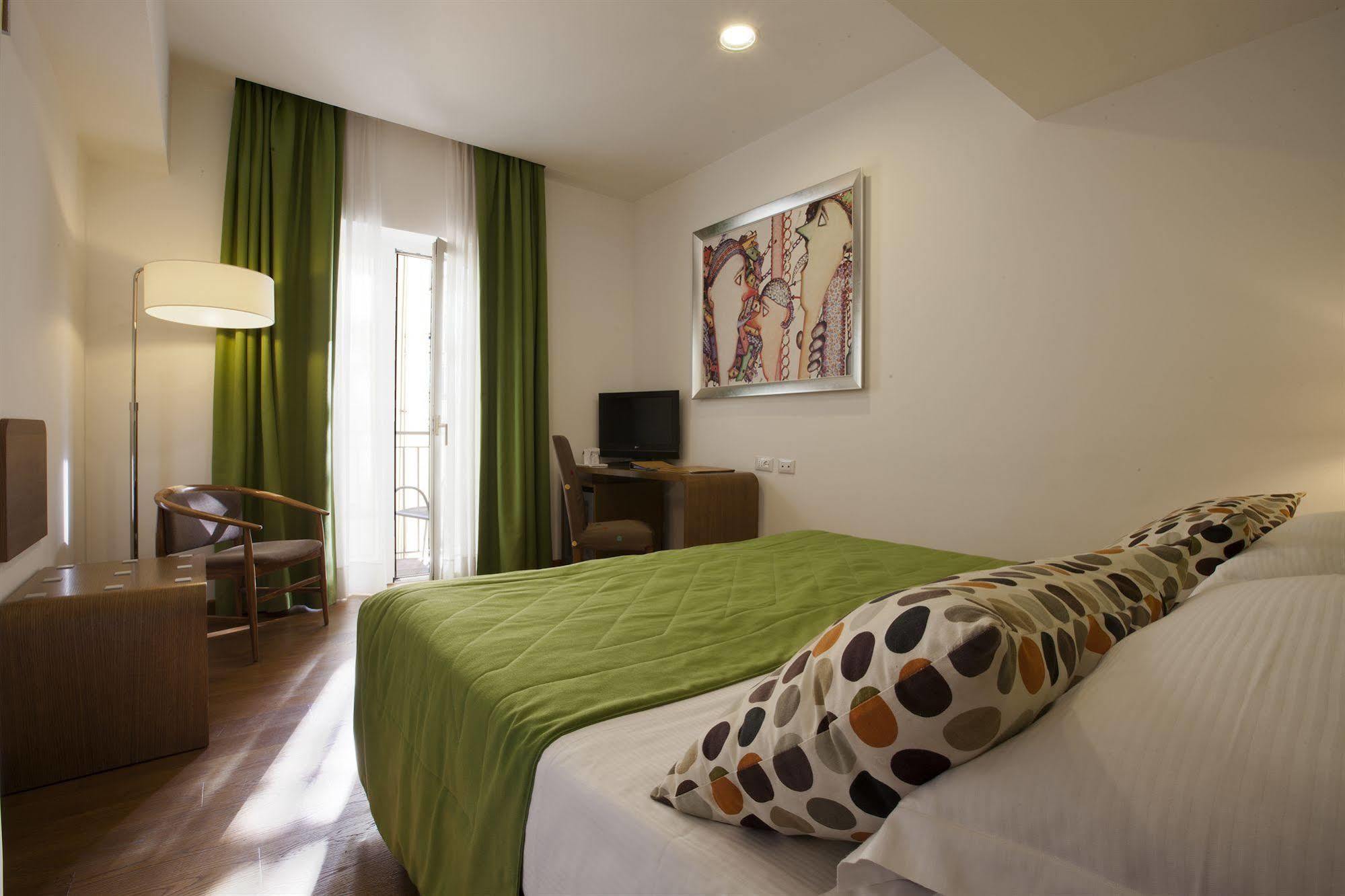 Hotel Plaza Sorrento Bagian luar foto