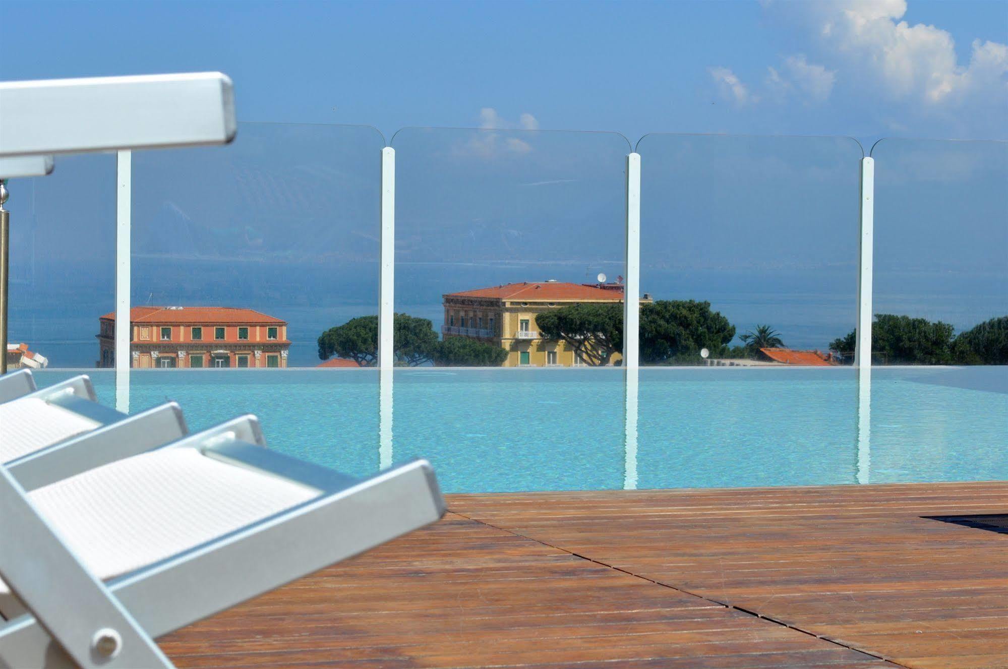 Hotel Plaza Sorrento Bagian luar foto