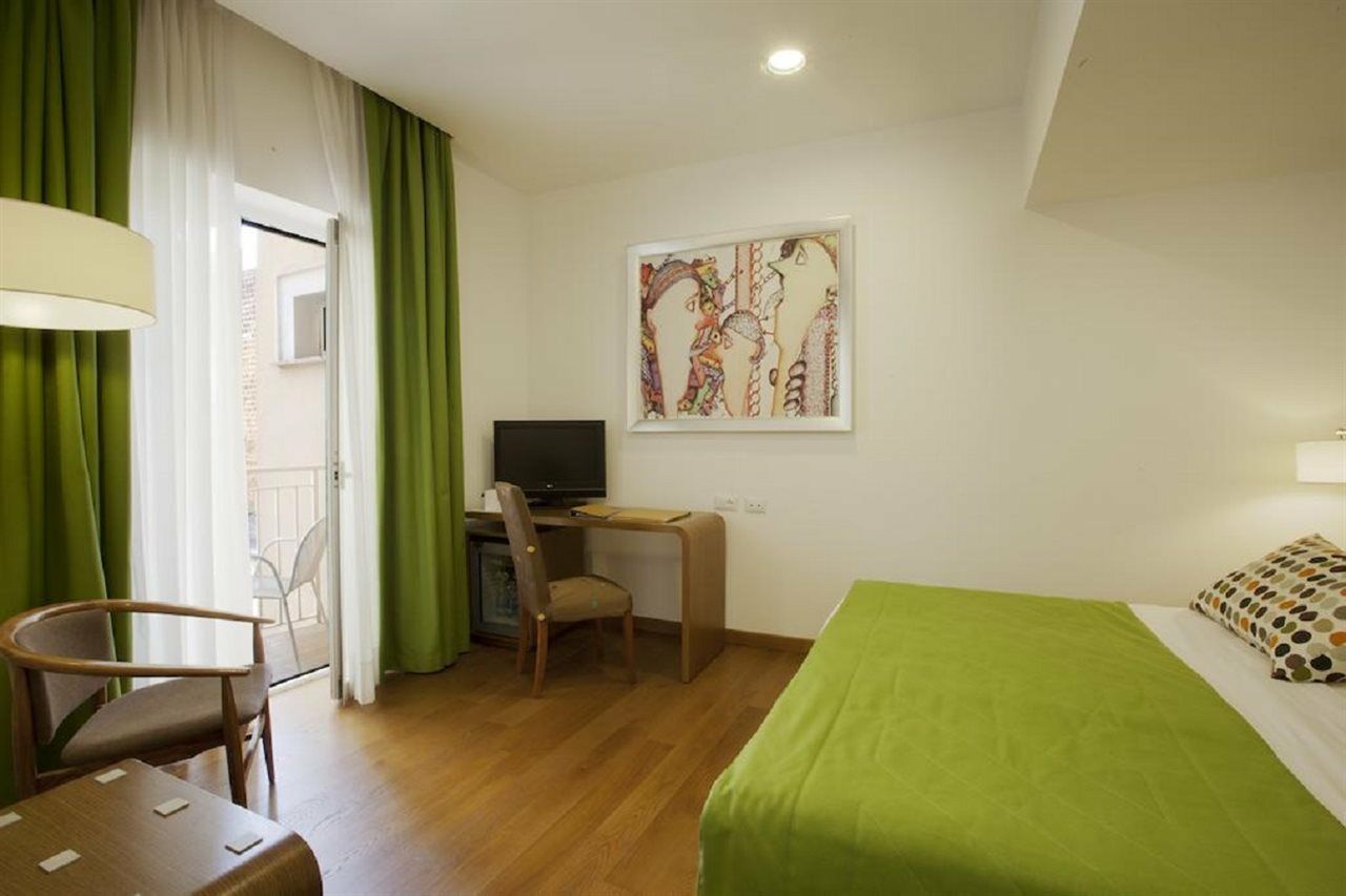Hotel Plaza Sorrento Bagian luar foto